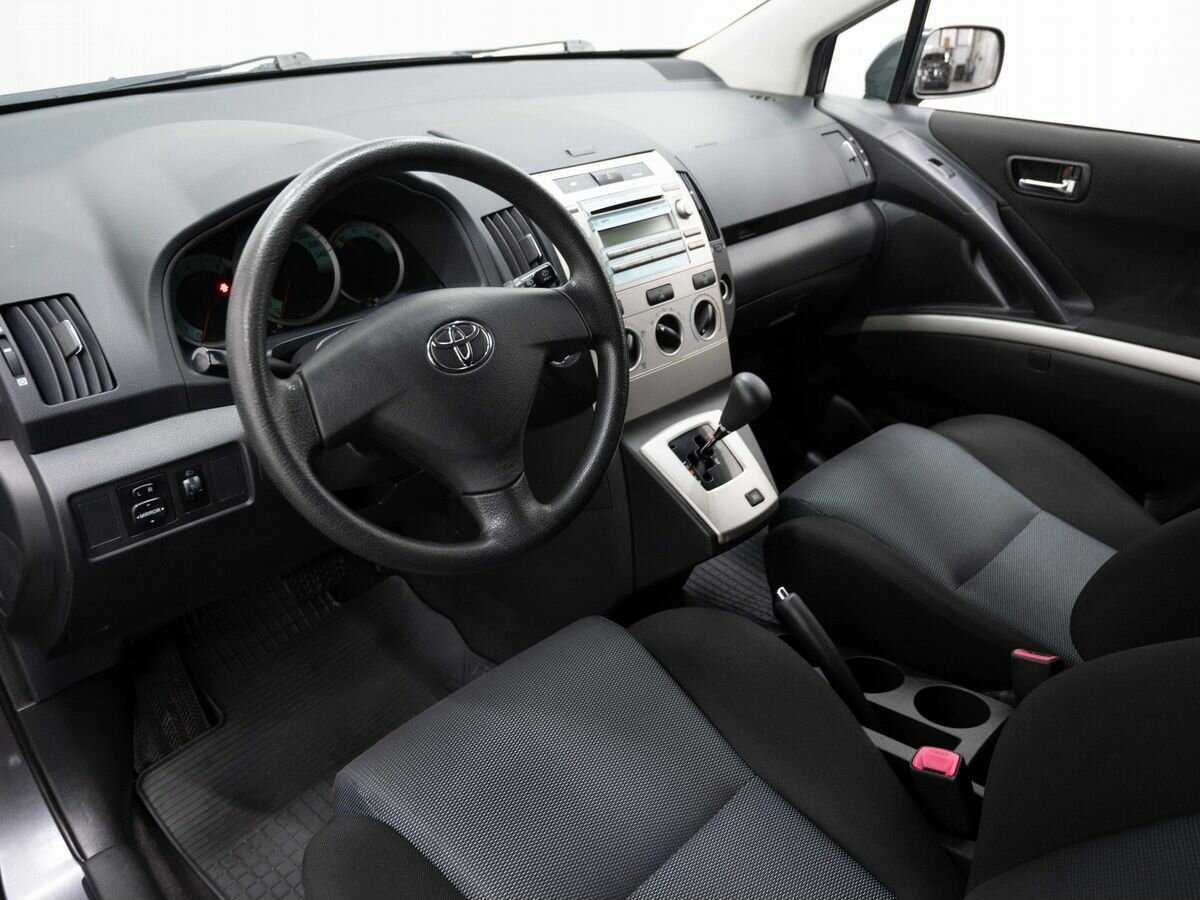 Купить Toyota Corolla Verso с пробегом. Фото: #6
