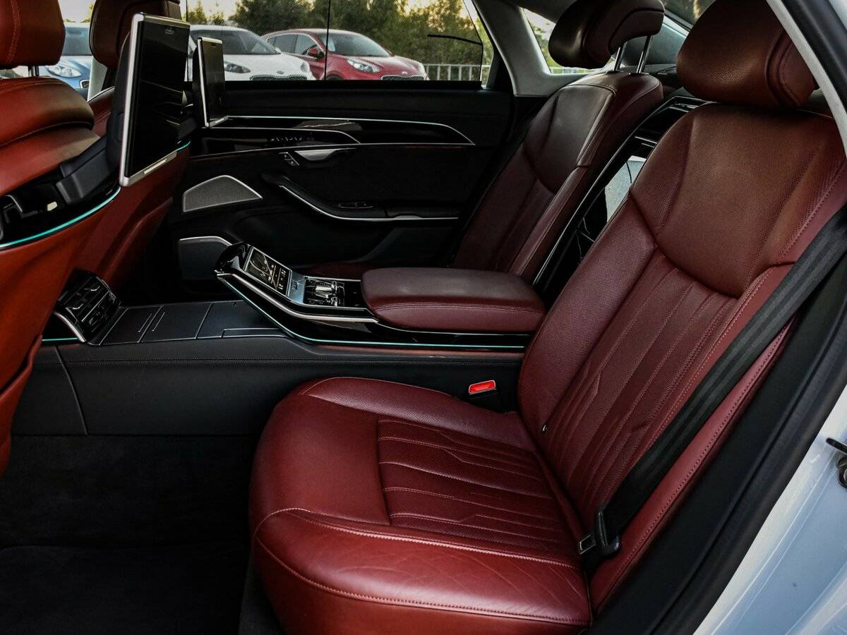 Купить Audi S8 с пробегом. Фото: #11