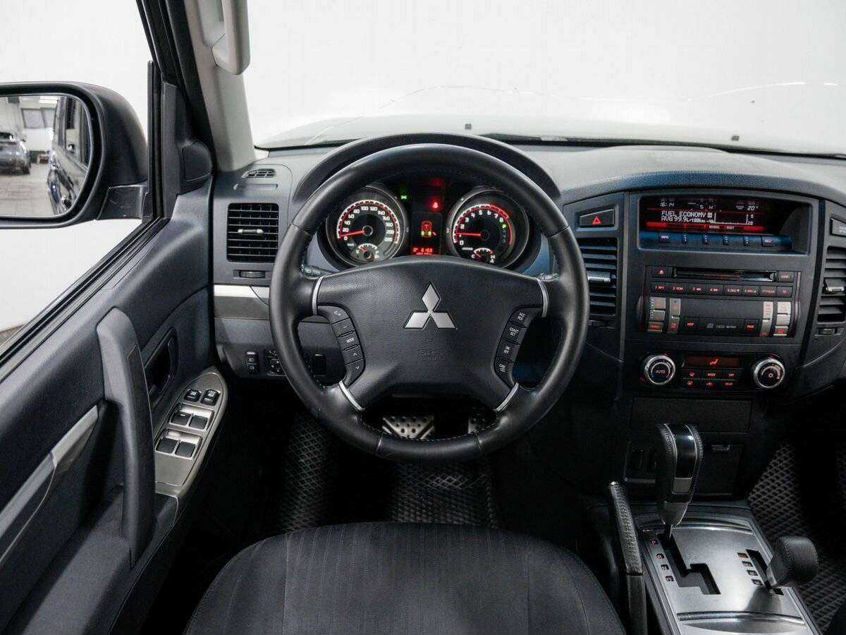Купить Mitsubishi Pajero с пробегом. Фото: #12