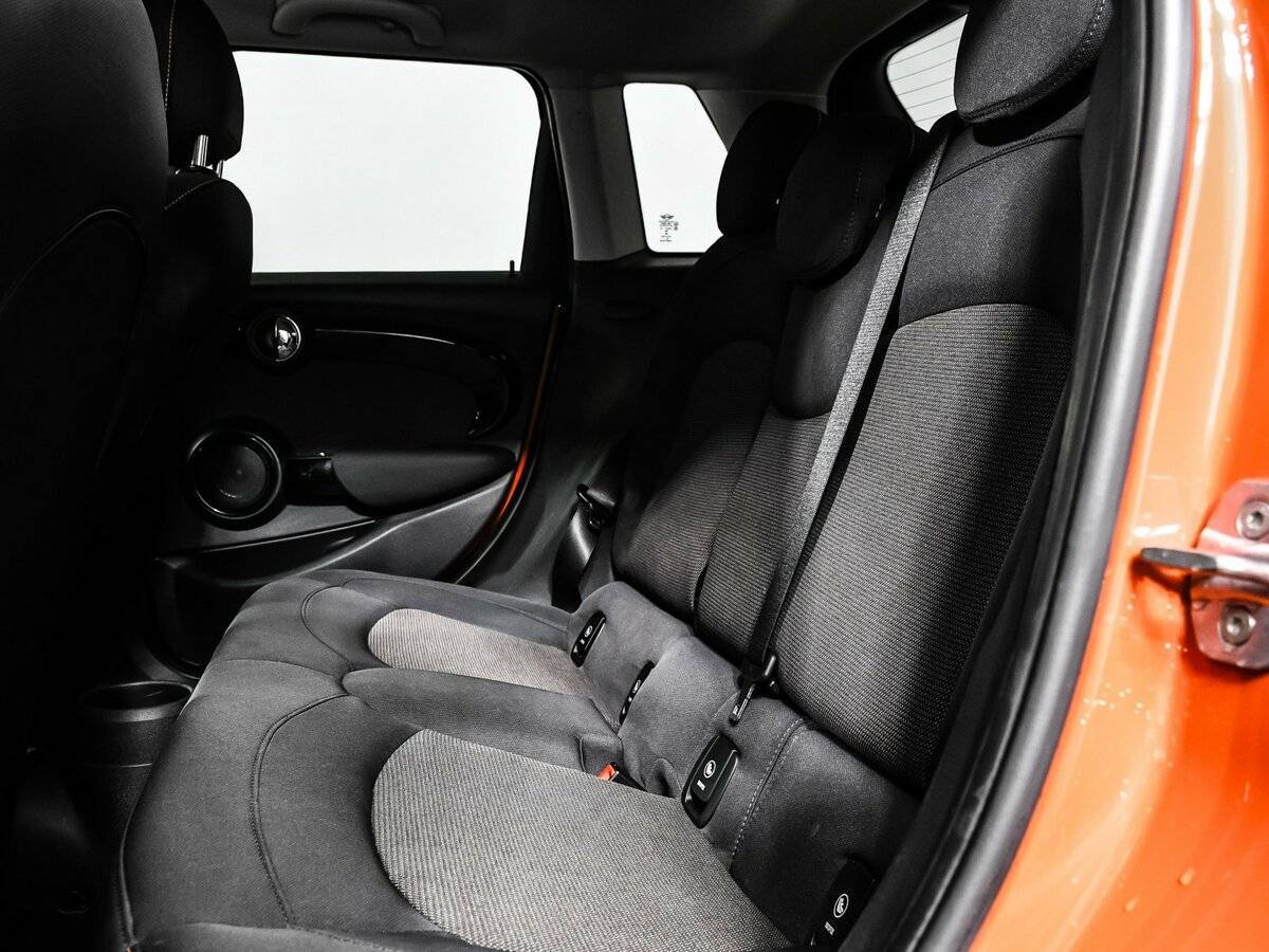 Купить Mini Hatch с пробегом. Фото: #11