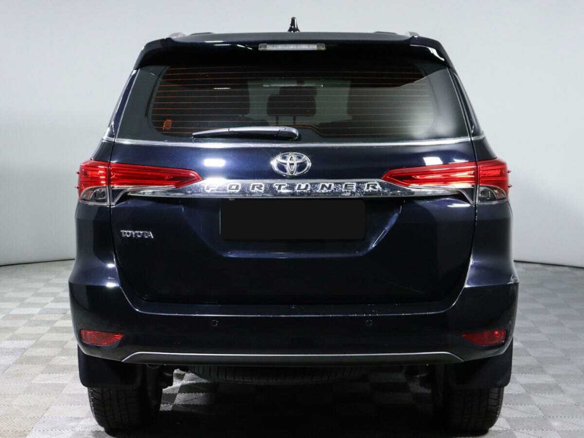 Купить Toyota Fortuner с пробегом. Фото: #4
