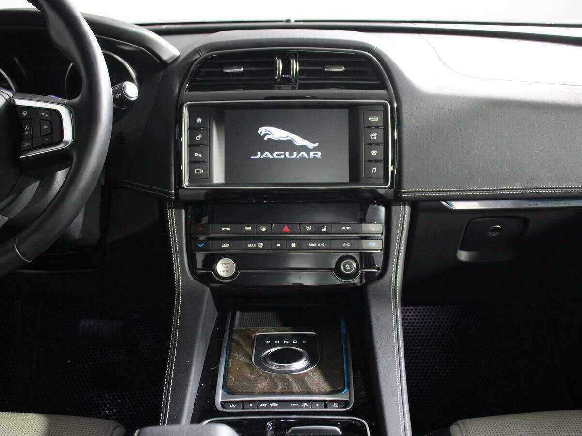 Купить Jaguar F-Pace с пробегом. Фото: #9