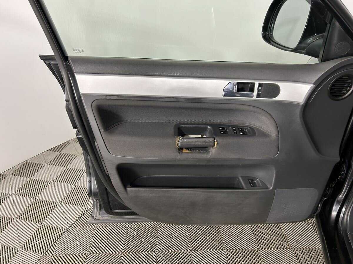 Купить Volkswagen Touareg с пробегом. Фото: #5