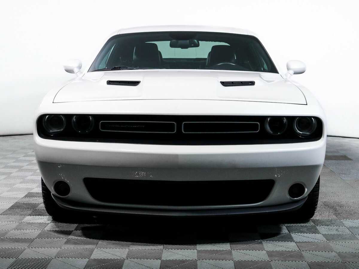 Купить Dodge Challenger с пробегом. Фото: #1