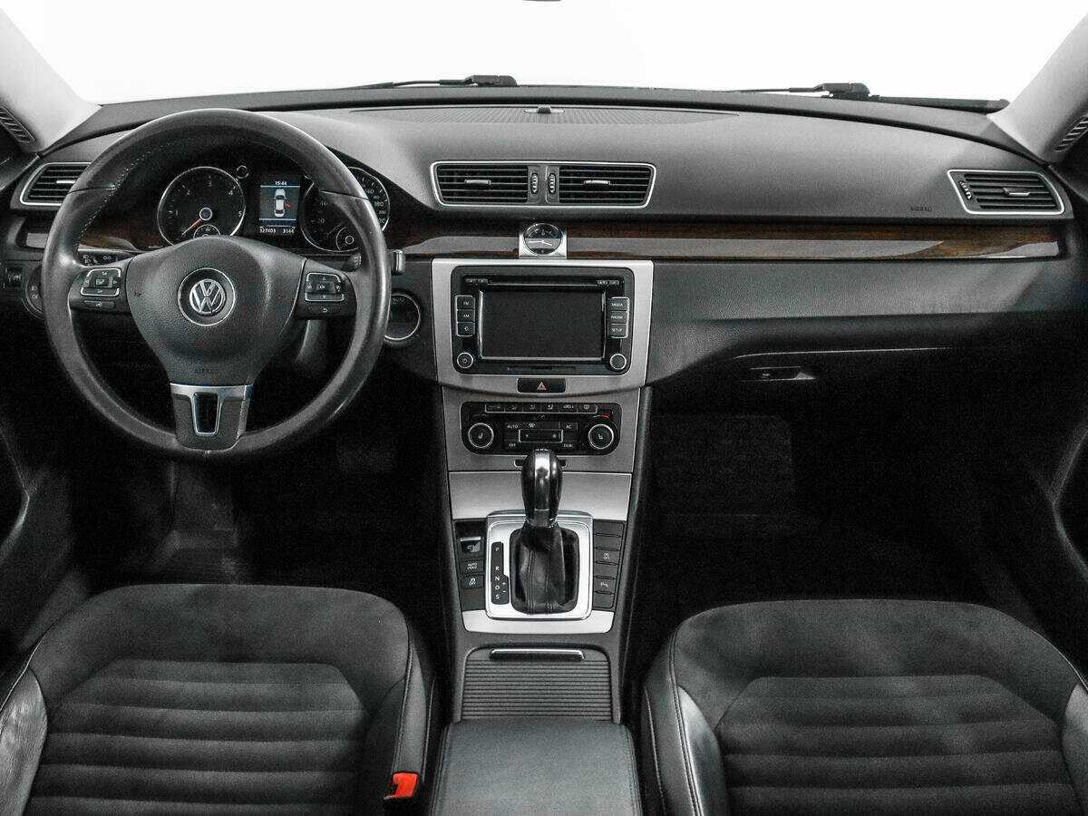 Купить Volkswagen Passat с пробегом. Фото: #12