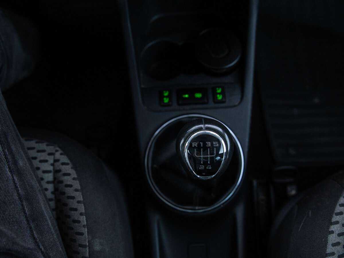Купить Skoda Roomster с пробегом. Фото: #18
