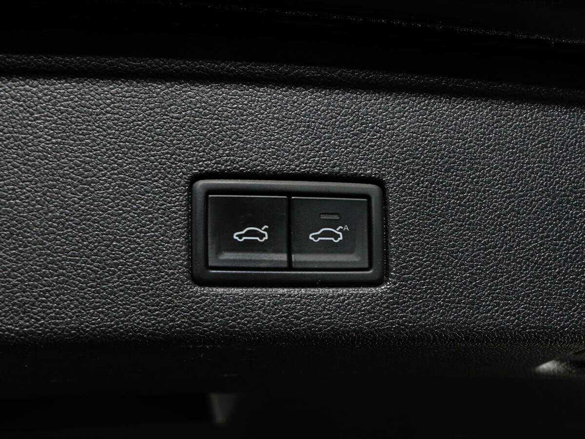 Купить Volkswagen Touareg с пробегом. Фото: #21