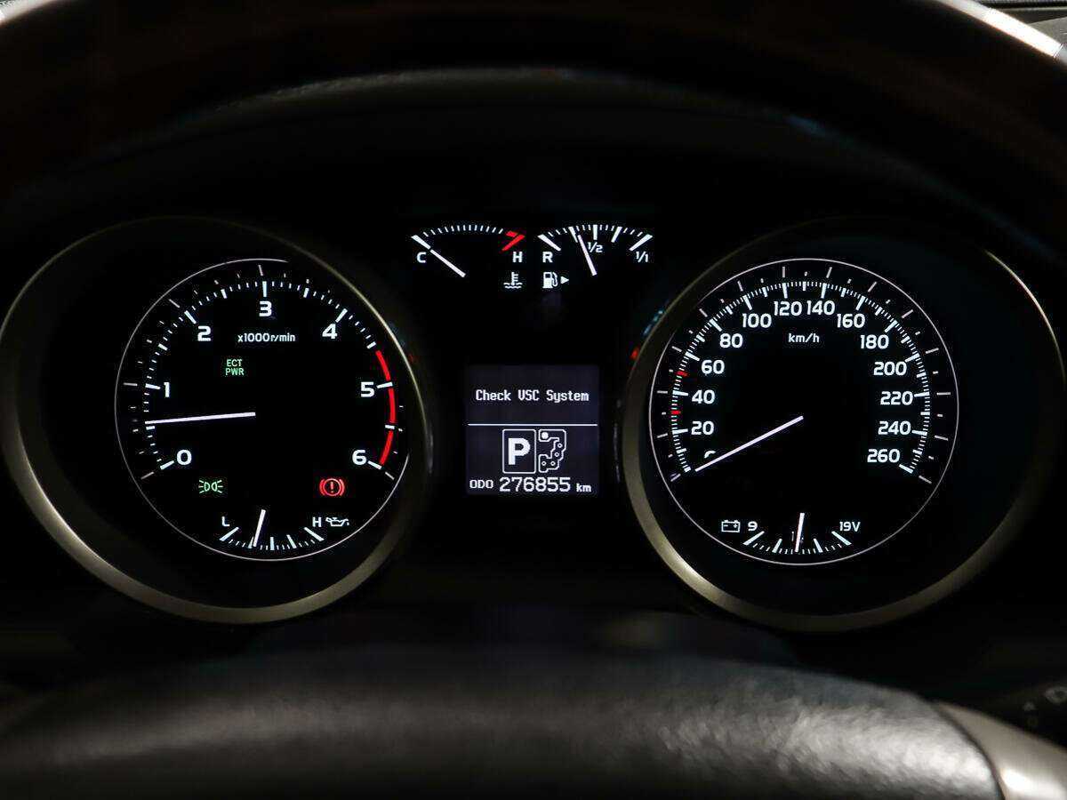 Купить Toyota Land Cruiser с пробегом. Фото: #12