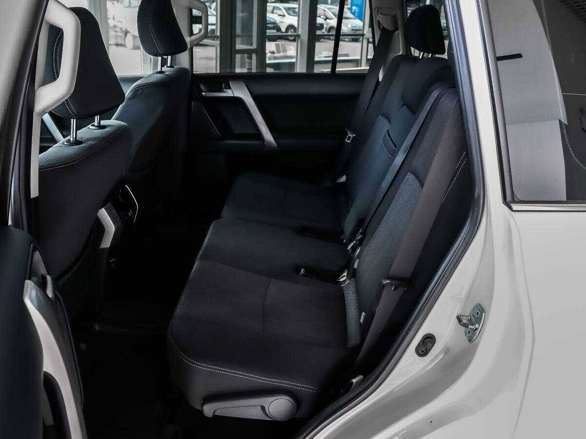 Купить Toyota Land Cruiser Prado с пробегом. Фото: #9