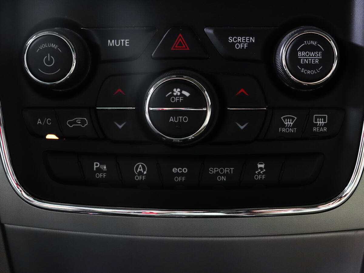 Купить Jeep Grand Cherokee с пробегом. Фото: #16