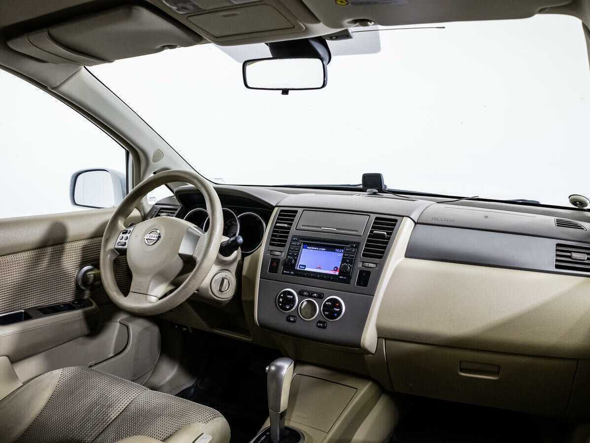 Купить Nissan Tiida с пробегом. Фото: #8
