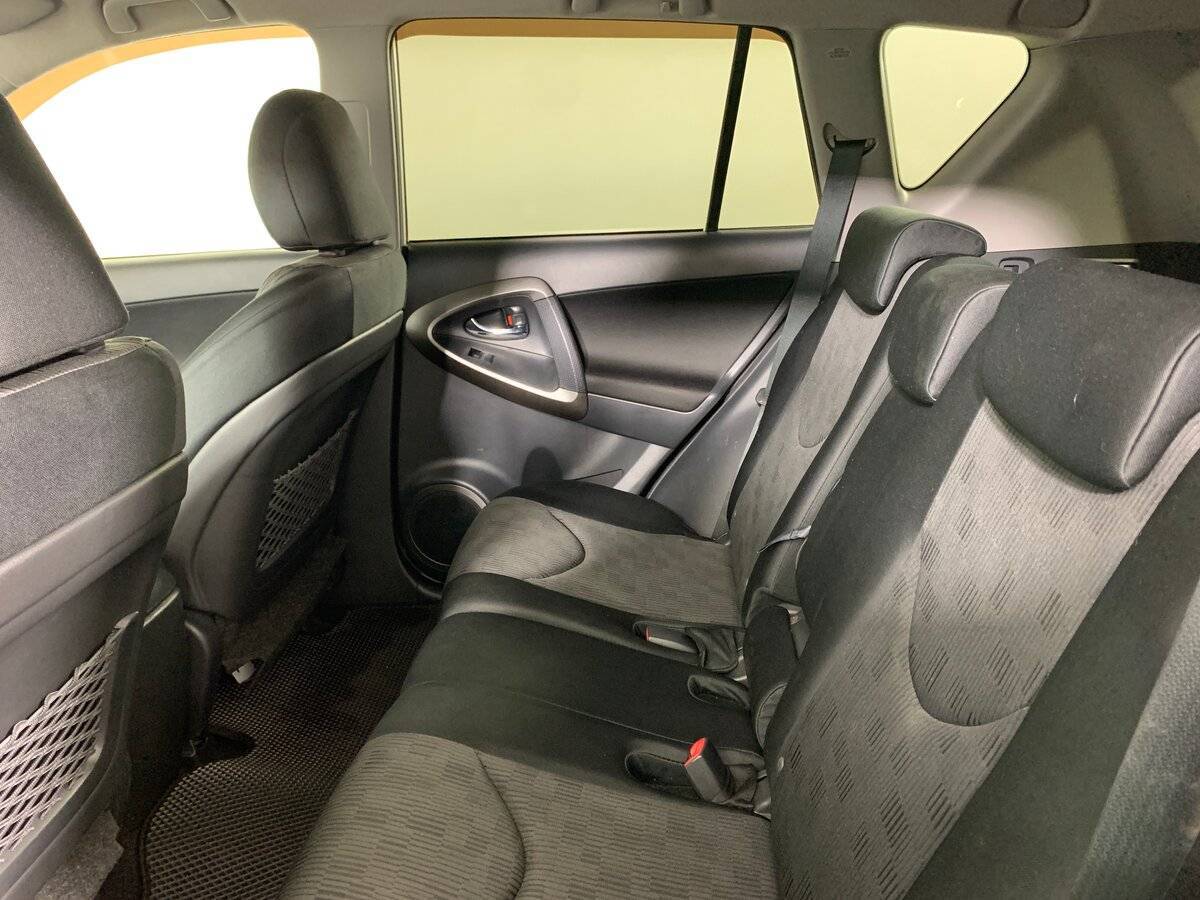 Купить Toyota RAV4 с пробегом. Фото: #17