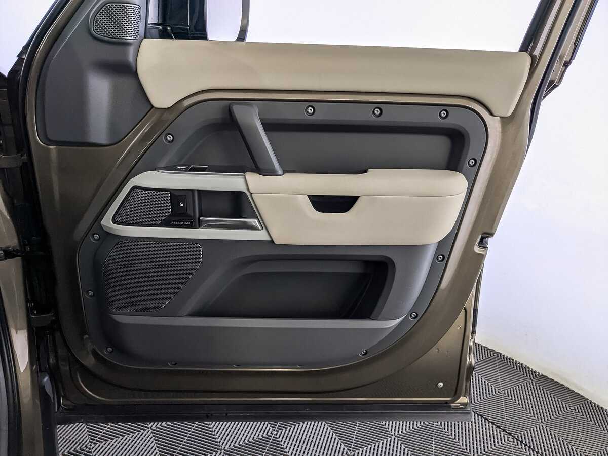 Купить Land Rover Defender с пробегом. Фото: #24