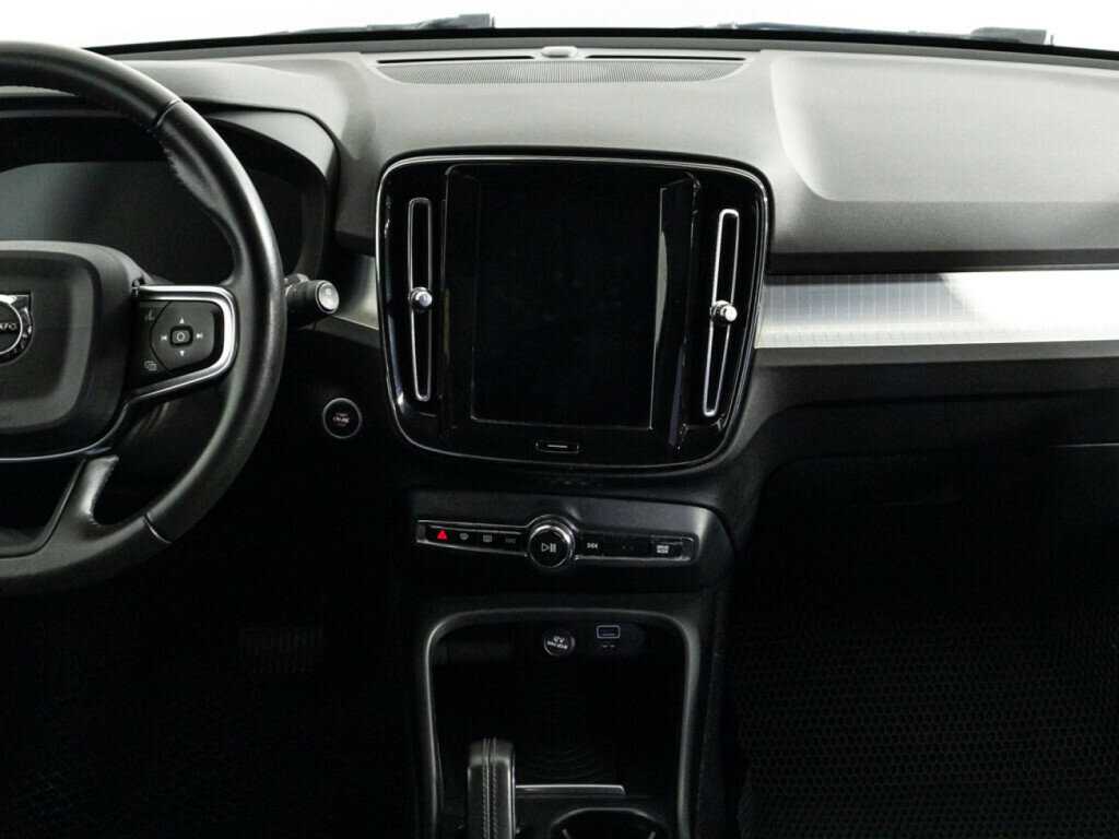 Купить Volvo XC40 с пробегом. Фото: #13