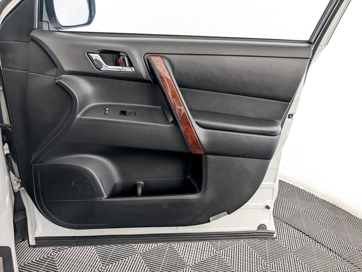 Купить Toyota Highlander с пробегом. Фото: #23
