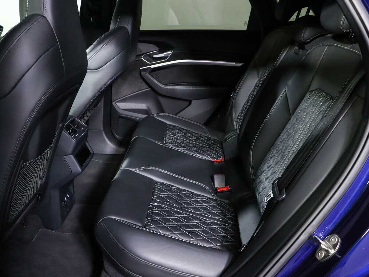 Купить Audi e-tron с пробегом. Фото: #8