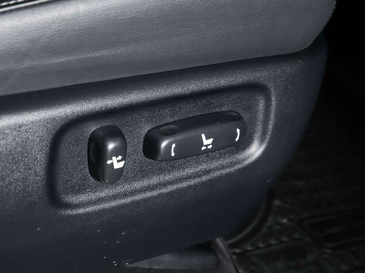 Купить Toyota Land Cruiser с пробегом. Фото: #14