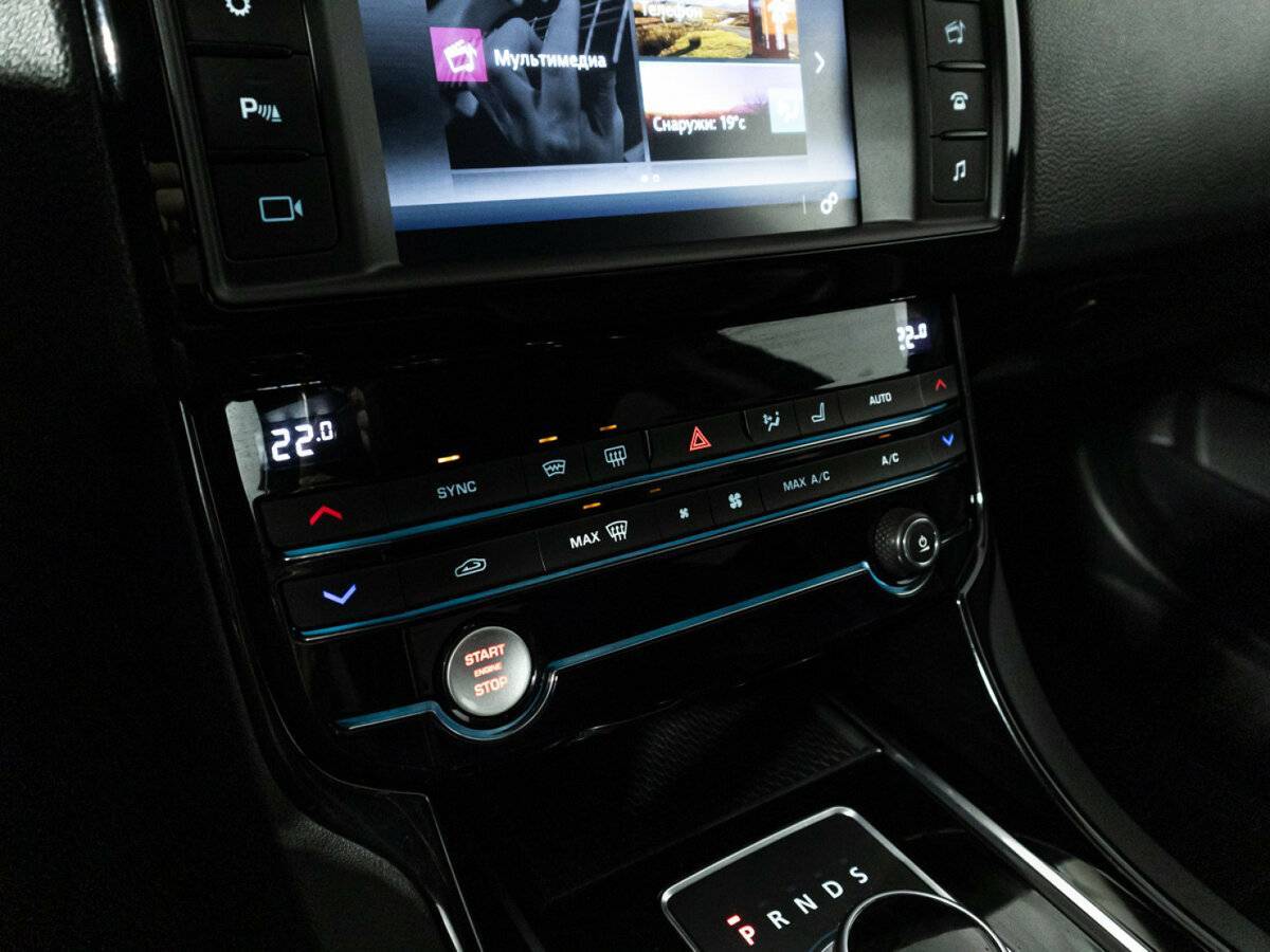 Купить Jaguar XE с пробегом. Фото: #16