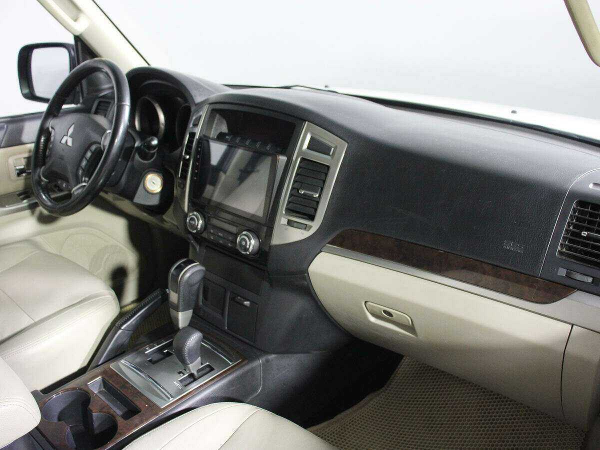 Купить Mitsubishi Pajero с пробегом. Фото: #8