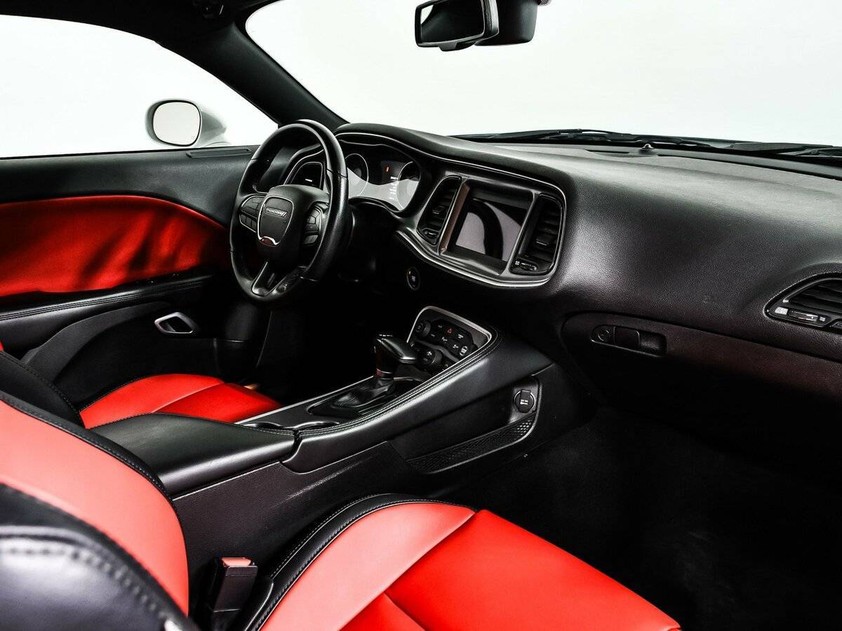 Купить Dodge Challenger с пробегом. Фото: #7