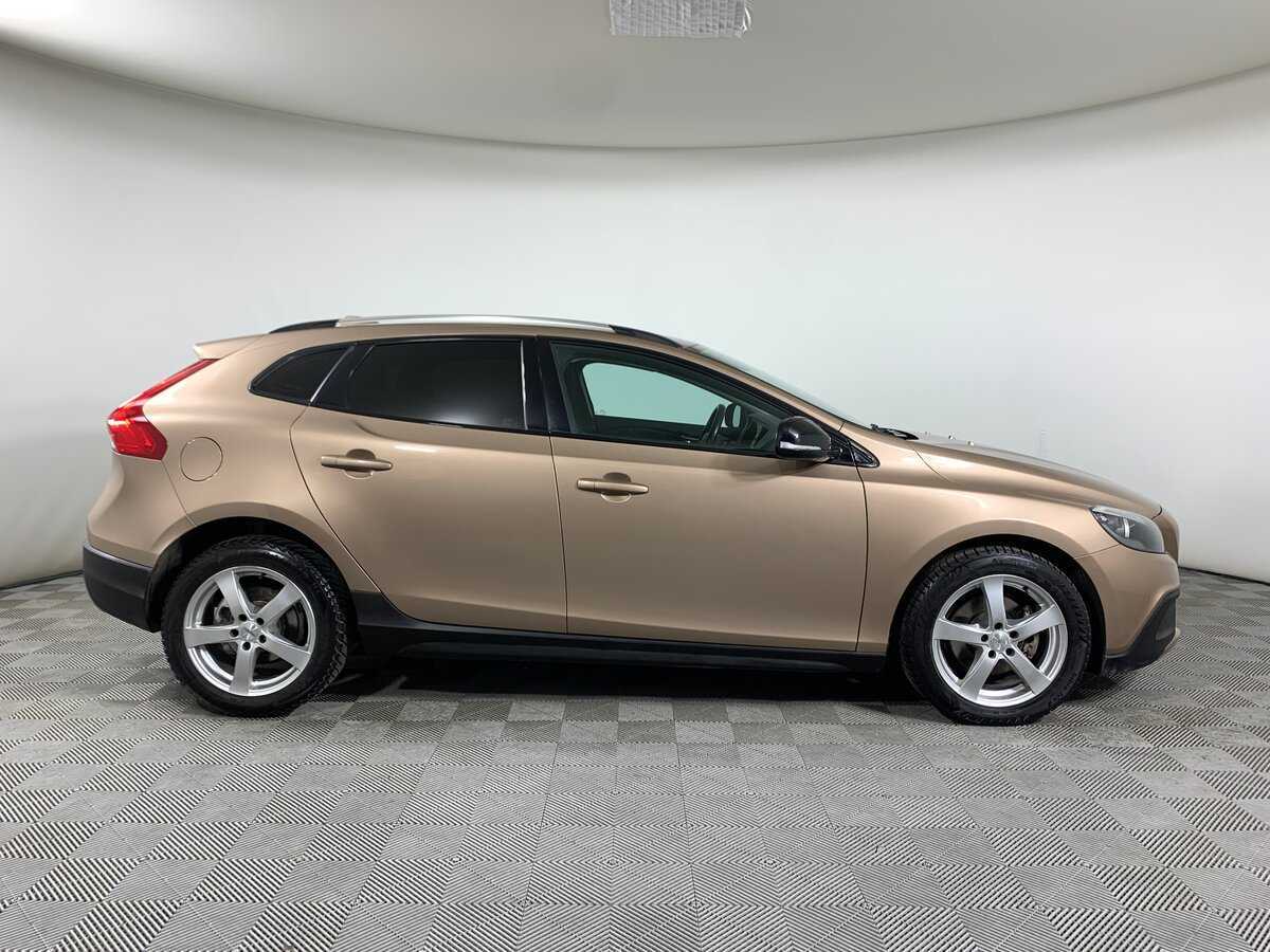 Купить Volvo V40 с пробегом. Фото: #3