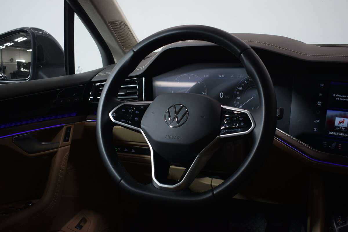 Купить Volkswagen Touareg с пробегом. Фото: #9