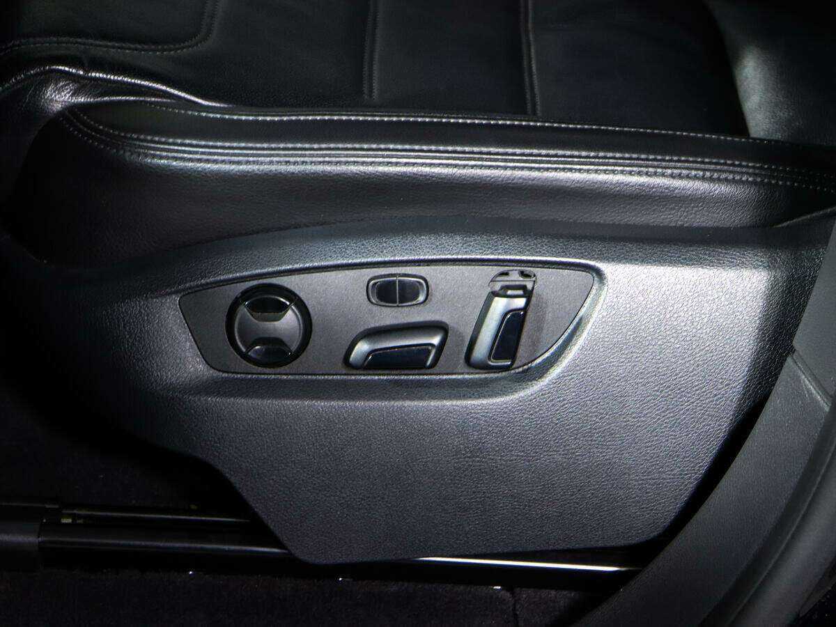 Купить Volkswagen Touareg с пробегом. Фото: #18