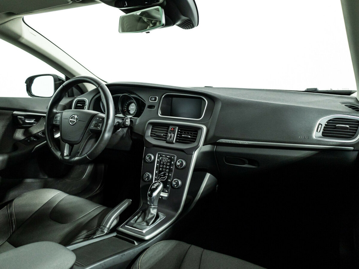 Купить Volvo V40 Cross Country с пробегом. Фото: #8
