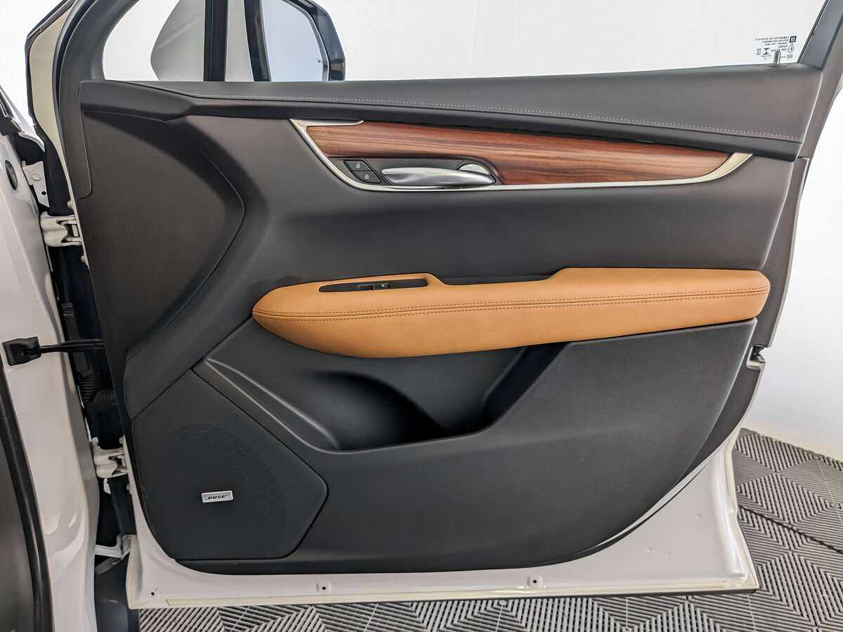 Купить Cadillac XT5 с пробегом. Фото: #24
