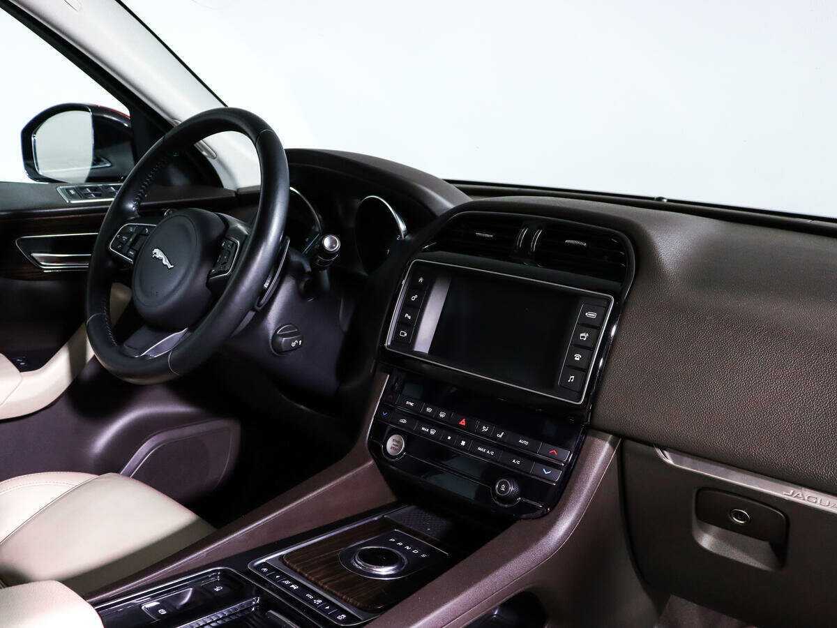 Купить Jaguar F-Pace с пробегом. Фото: #6