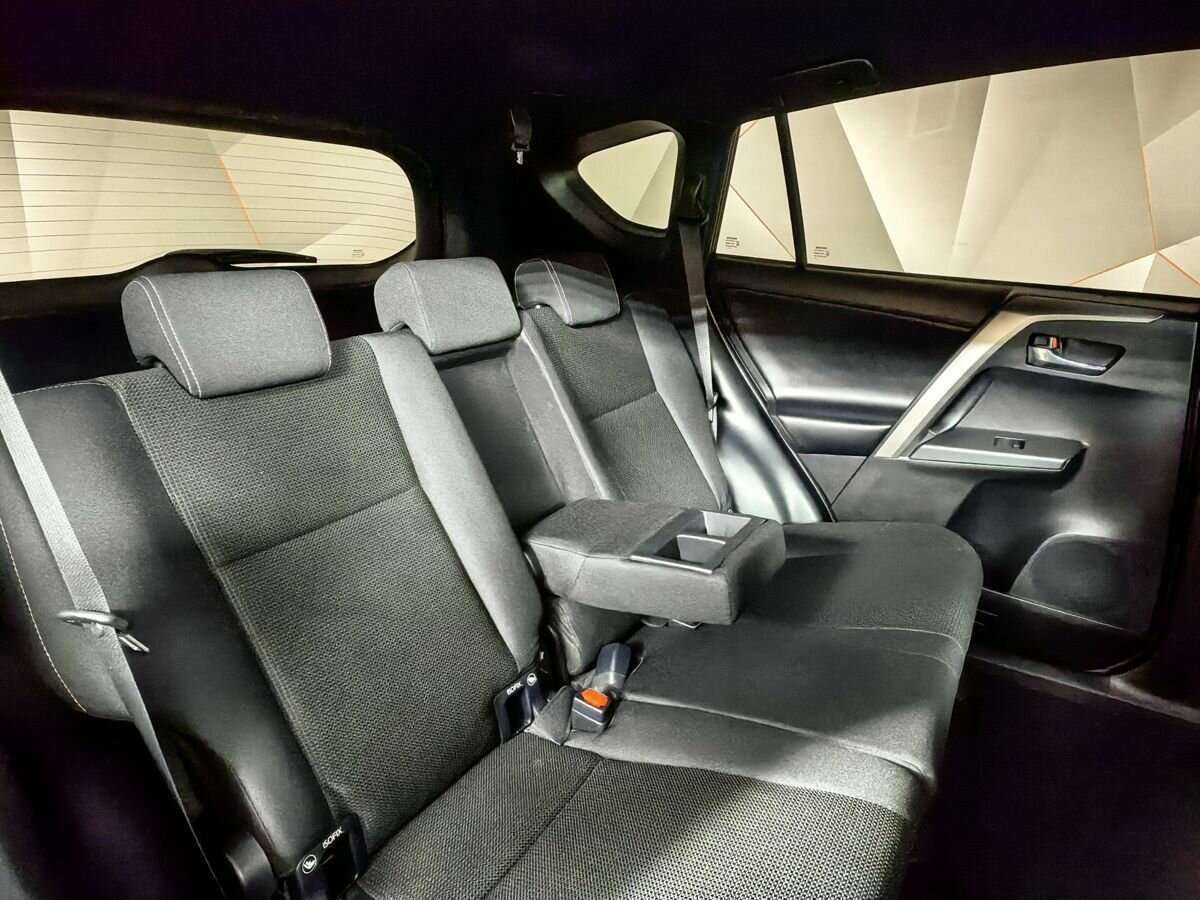 Купить Toyota RAV4 с пробегом. Фото: #10