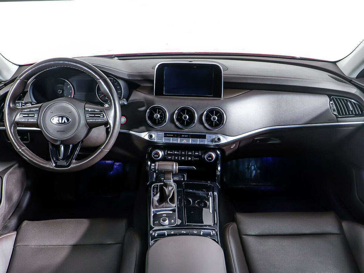 Купить Kia Stinger с пробегом. Фото: #10