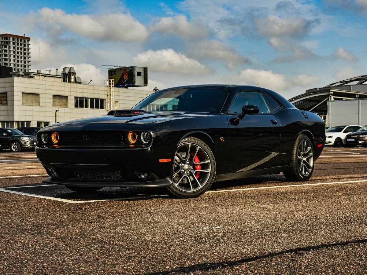 Купить Dodge Challenger с пробегом. Фото: #0