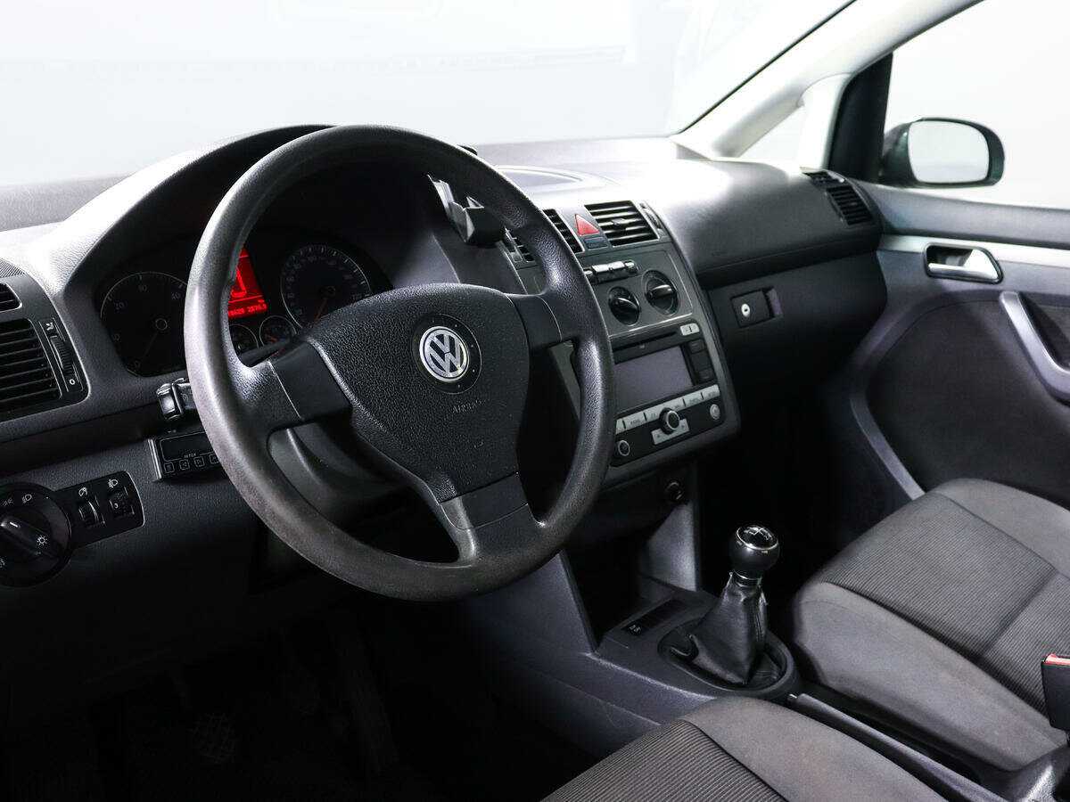 Купить Volkswagen Touran с пробегом. Фото: #13