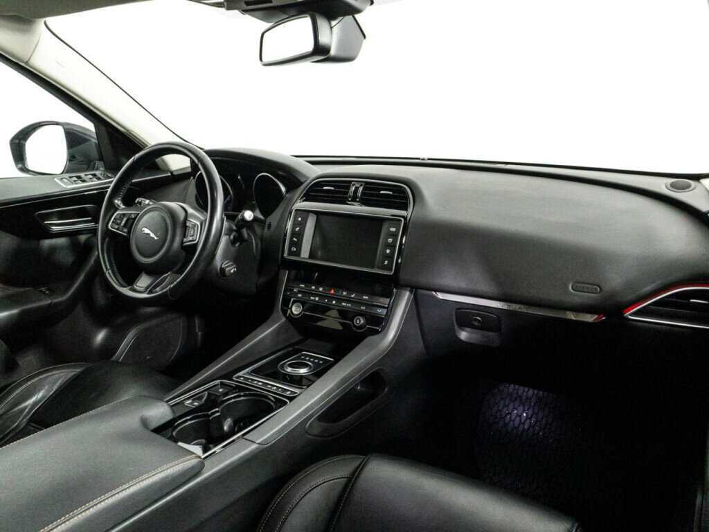 Купить Jaguar F-Pace с пробегом. Фото: #8