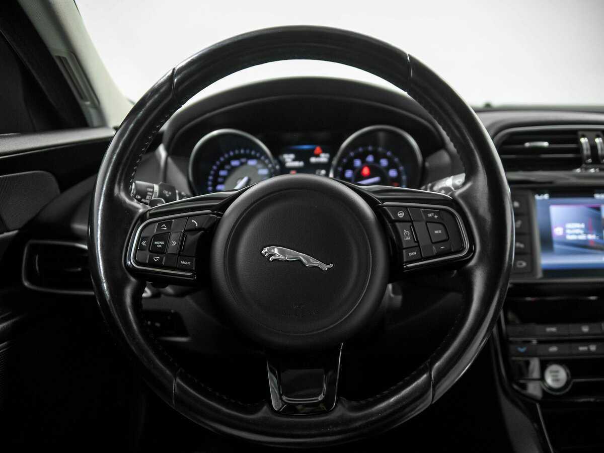 Купить Jaguar XE с пробегом. Фото: #8