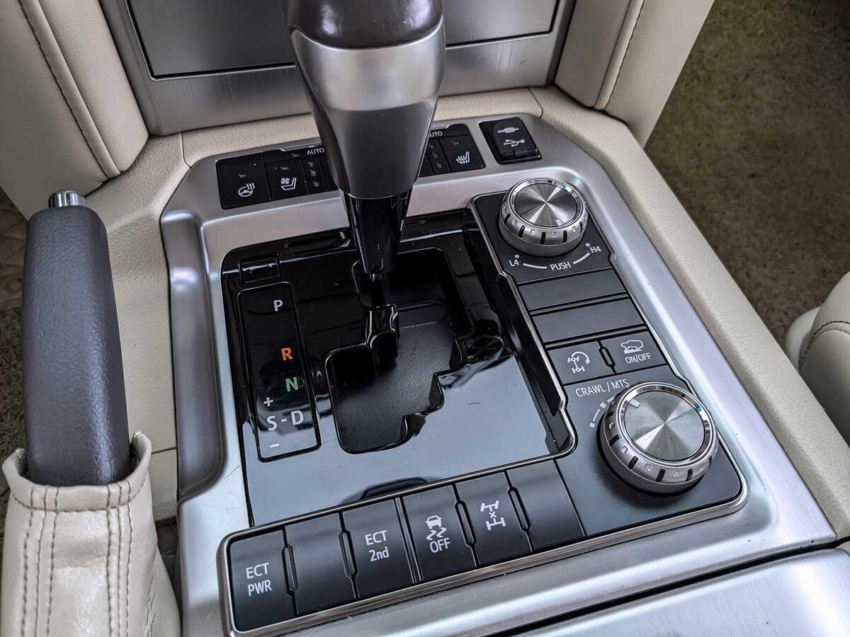 Купить Toyota Land Cruiser с пробегом. Фото: #15