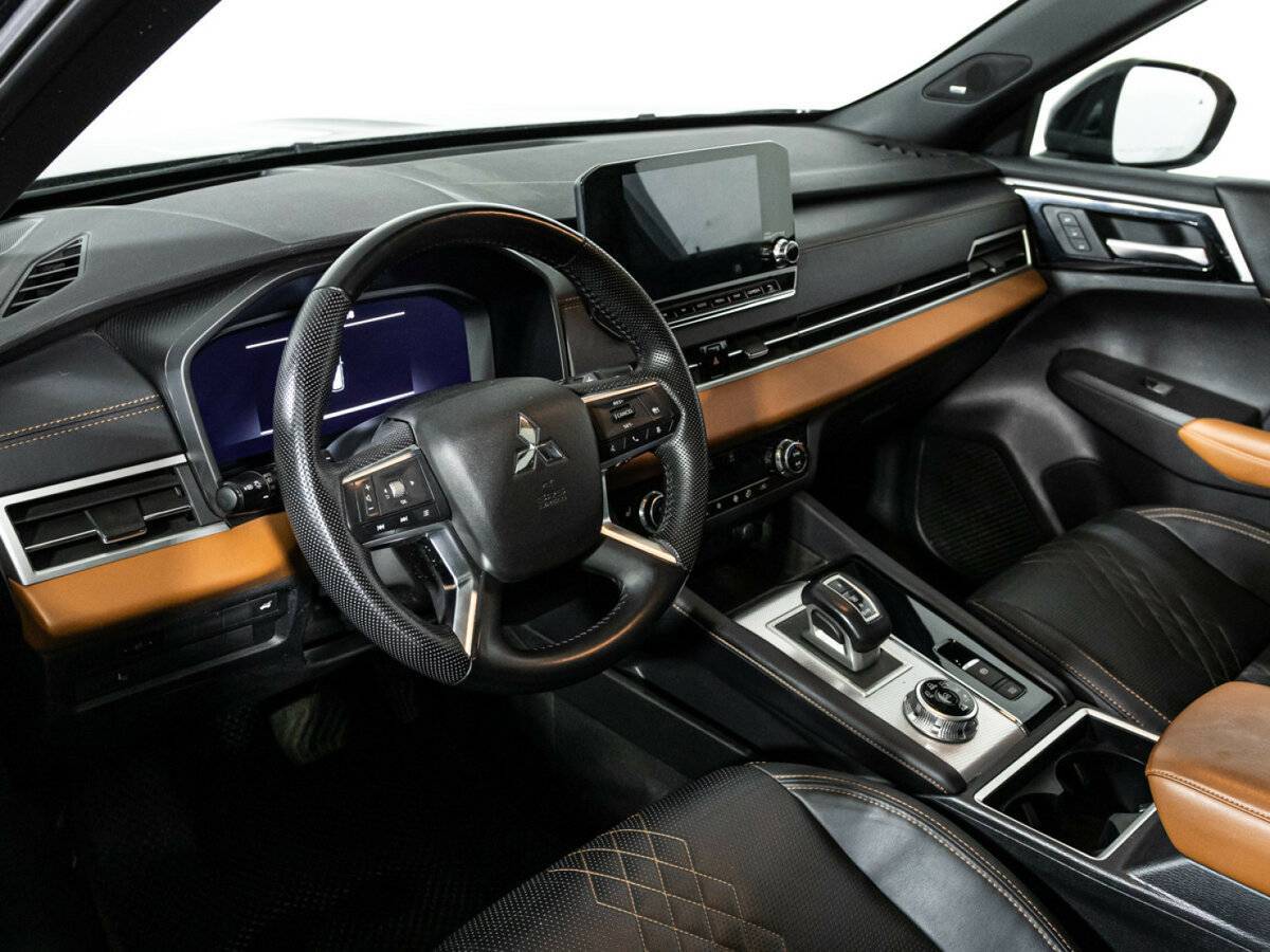 Купить Mitsubishi Outlander с пробегом. Фото: #10