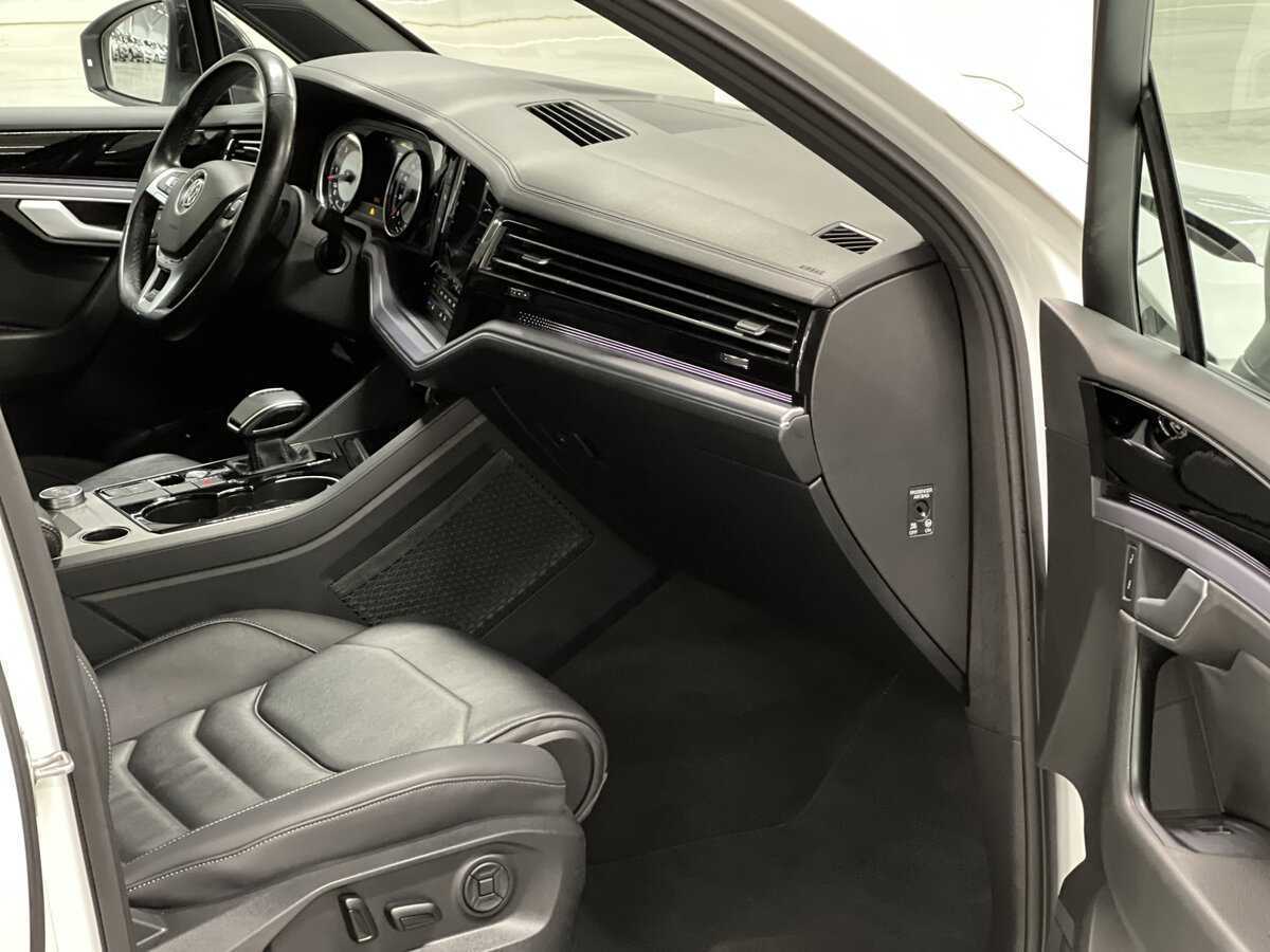 Купить Volkswagen Touareg с пробегом. Фото: #10