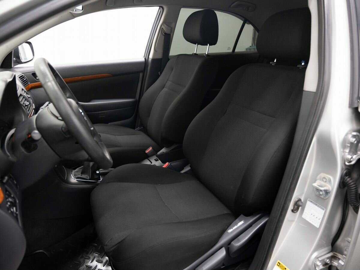 Купить Toyota Avensis с пробегом. Фото: #7