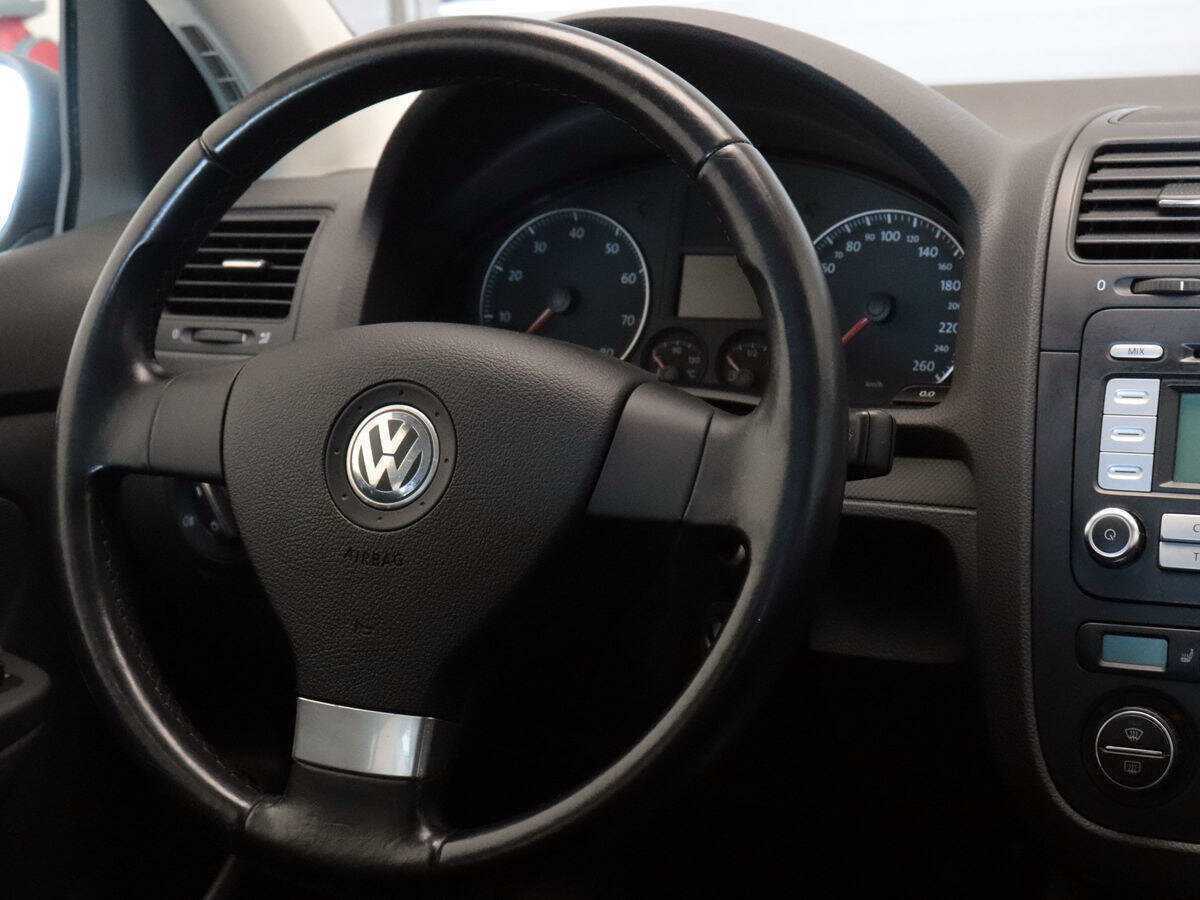Купить Volkswagen Golf с пробегом. Фото: #9