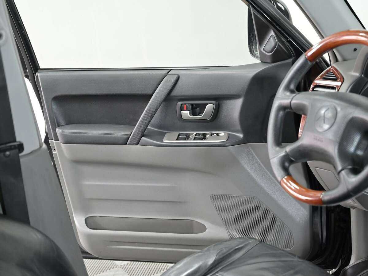 Купить Mitsubishi Pajero с пробегом. Фото: #10
