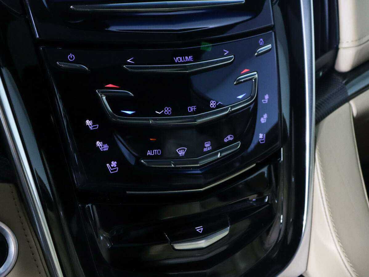 Купить Cadillac Escalade с пробегом. Фото: #18