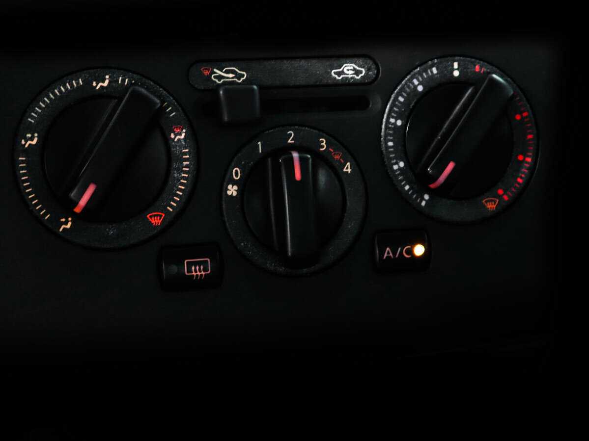 Купить Nissan Tiida с пробегом. Фото: #12