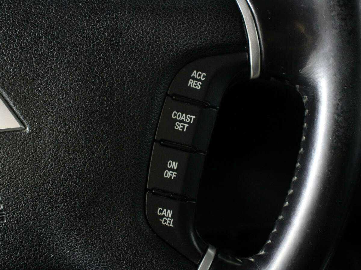 Купить Mitsubishi Pajero с пробегом. Фото: #15