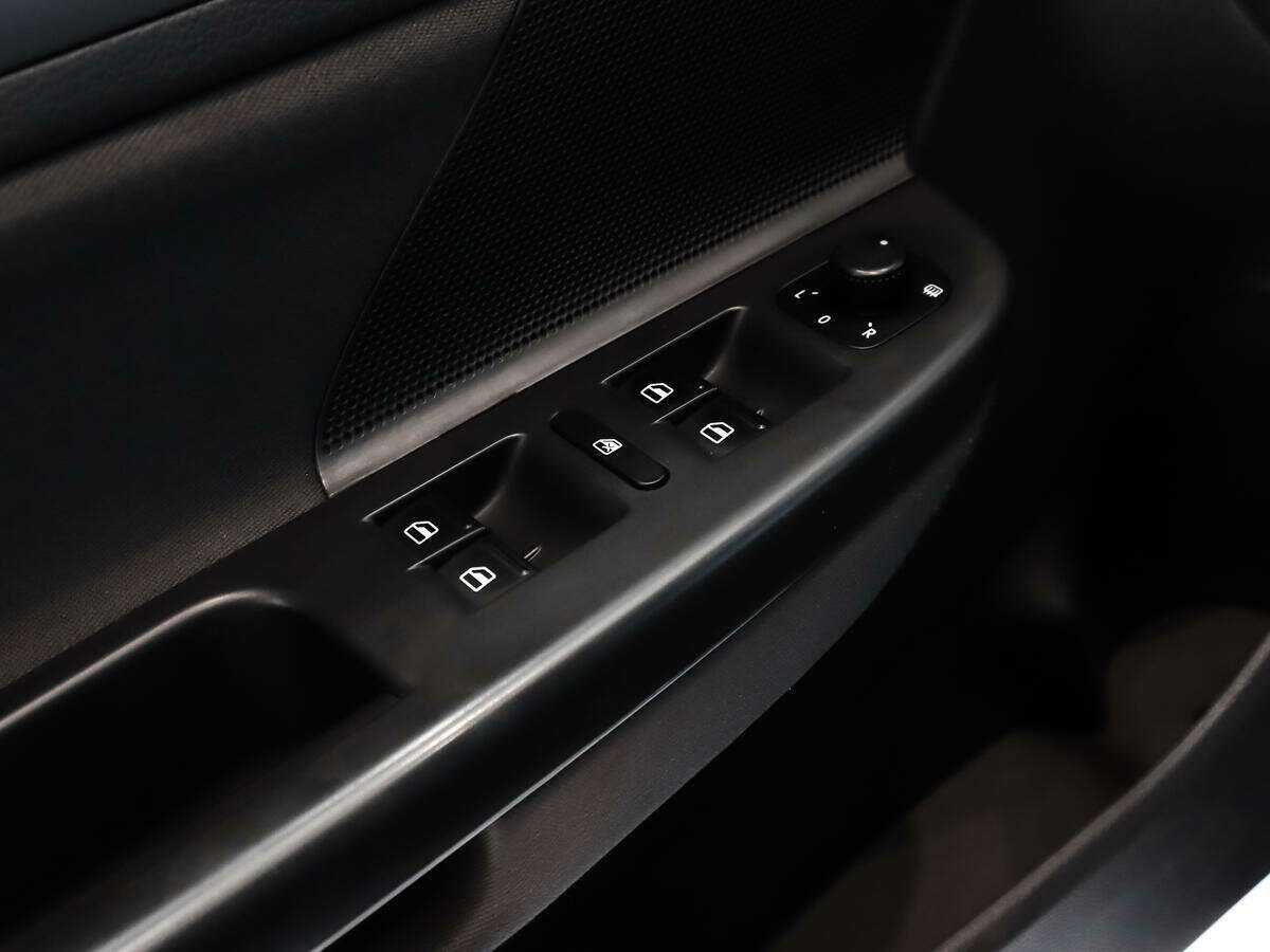 Купить Volkswagen Jetta с пробегом. Фото: #9