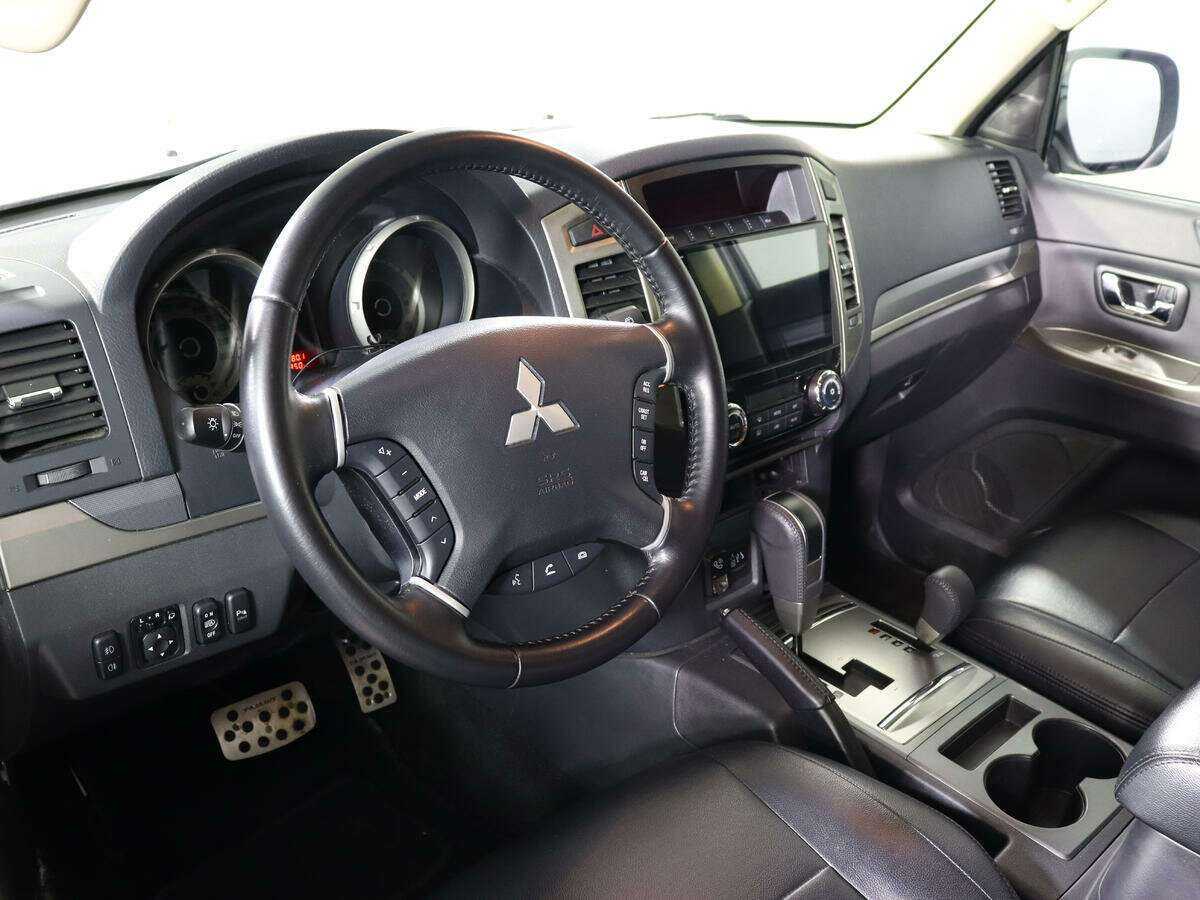 Купить Mitsubishi Pajero с пробегом. Фото: #10