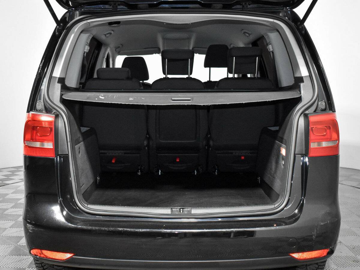 Купить Volkswagen Touran с пробегом. Фото: #19