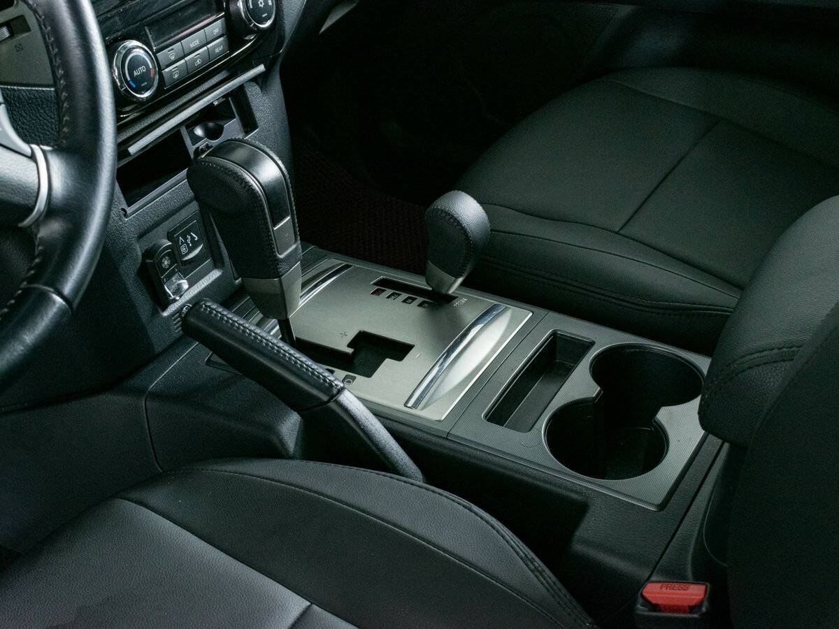 Купить Mitsubishi Pajero с пробегом. Фото: #13