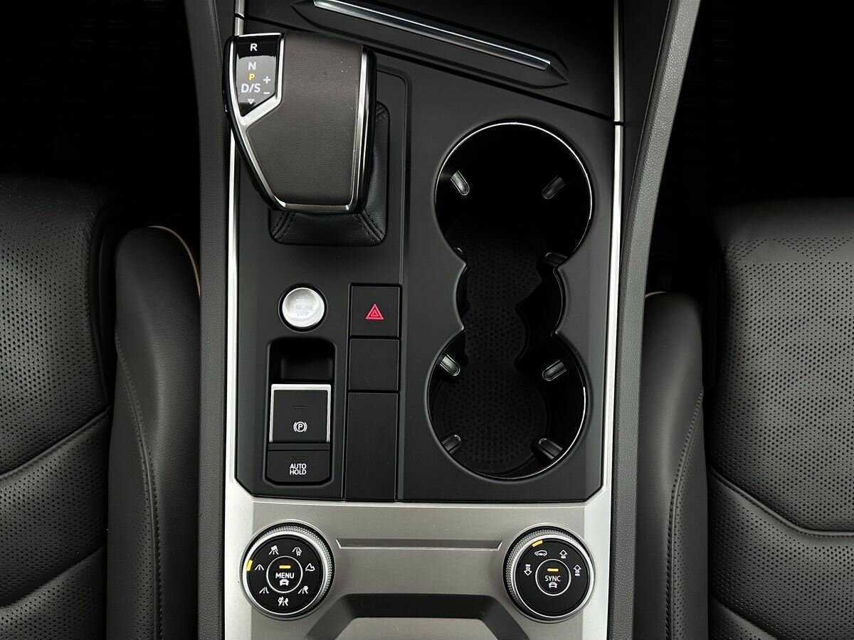 Купить Volkswagen Touareg с пробегом. Фото: #12